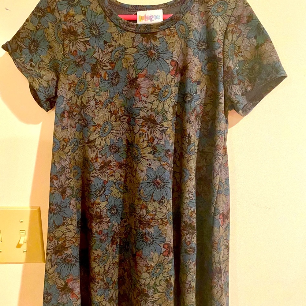 Adorable floral sun dress! 🌼